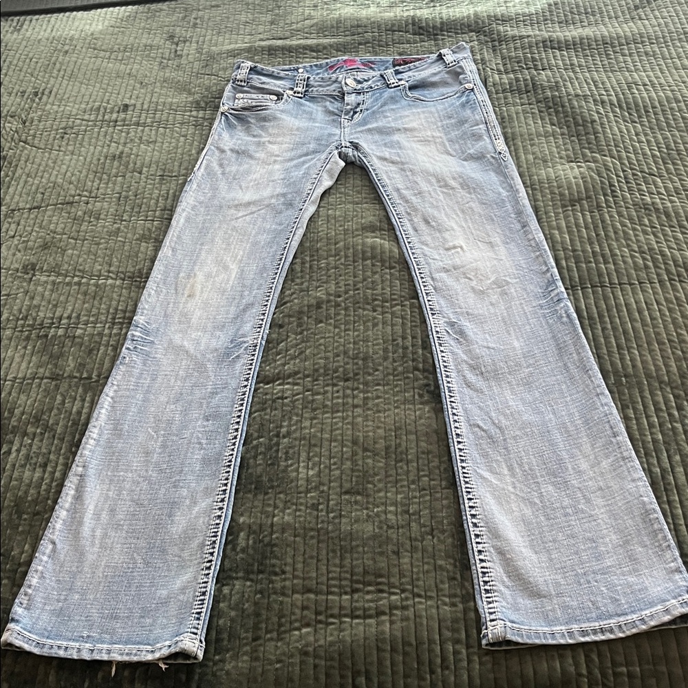 Rock & Roll Cowgirl Woman’s Low Rise light/med Wash Size 29X34 Jeans